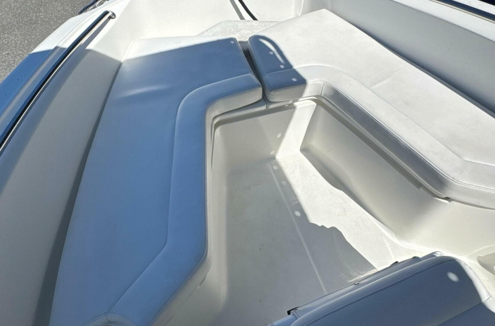 2014 Boston Whaler 220 Outrage — photo 16