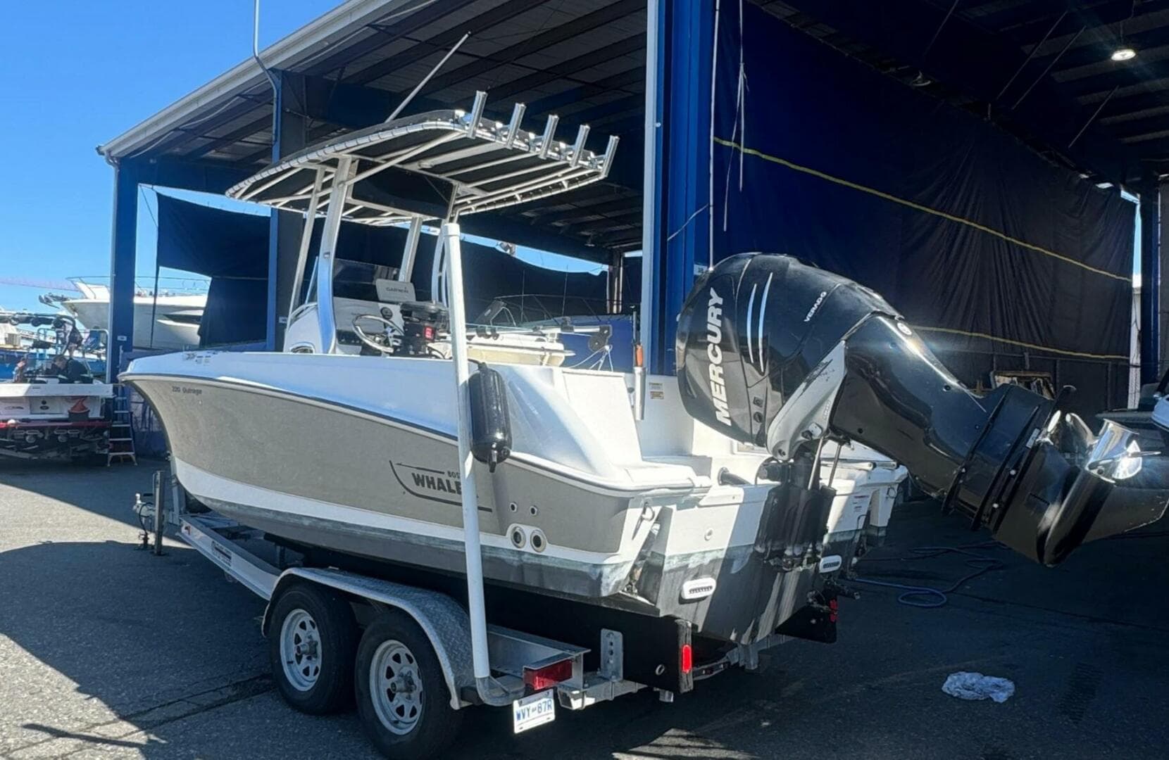 2014 Boston Whaler 220 Outrage — photo 6