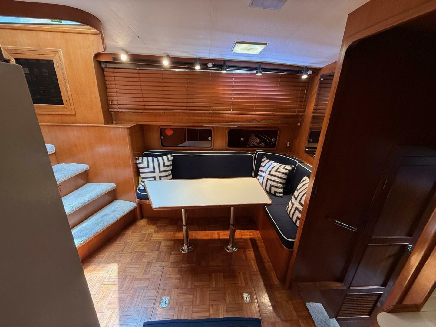 1989 Jefferson Marquessa 52 — photo 18