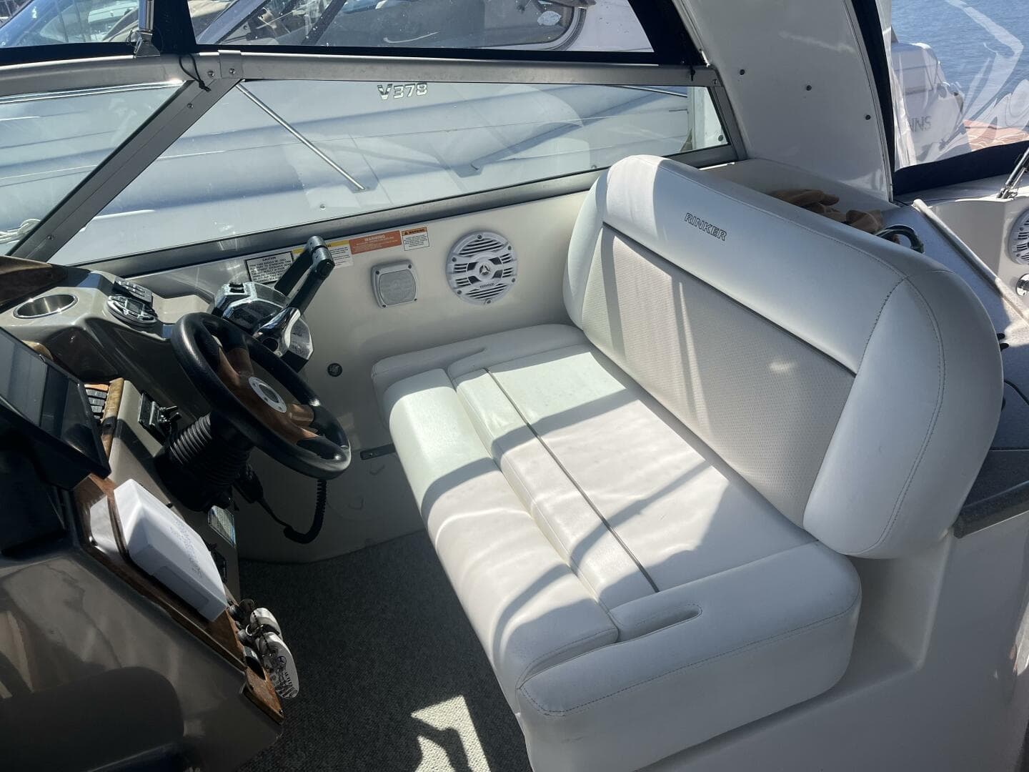 2007 Rinker 320 Express — photo 19