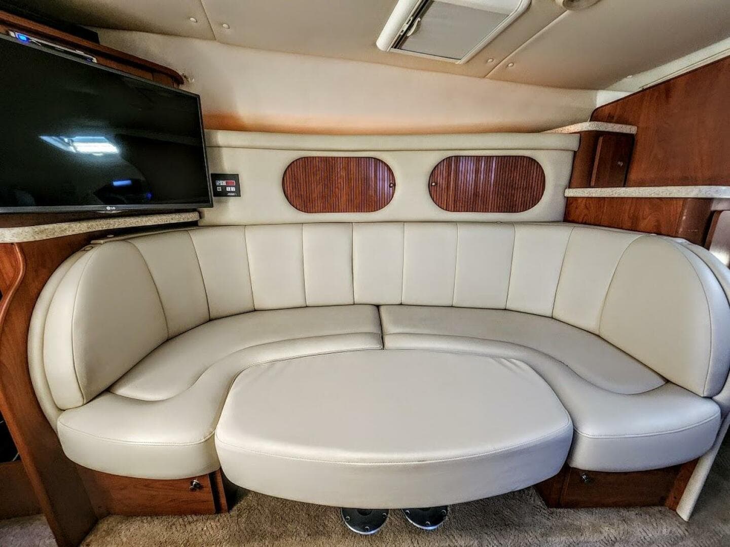 2007 Rinker 320 Express — photo 24