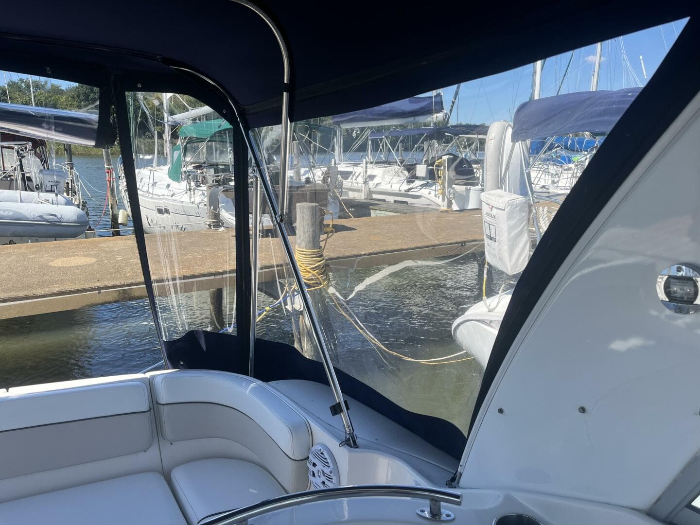 2007 Rinker 320 Express — photo 16