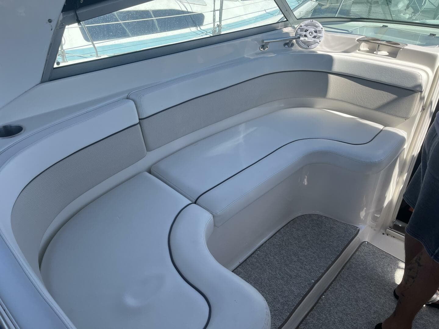 2007 Rinker 320 Express — photo 18