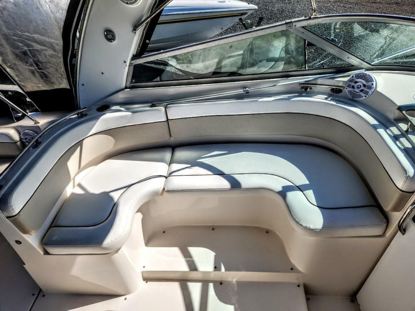 2007 Rinker 320 Express — photo 10