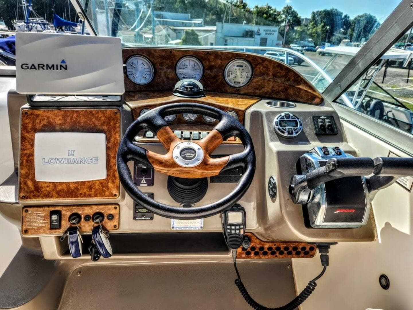 2007 Rinker 320 Express — photo 20