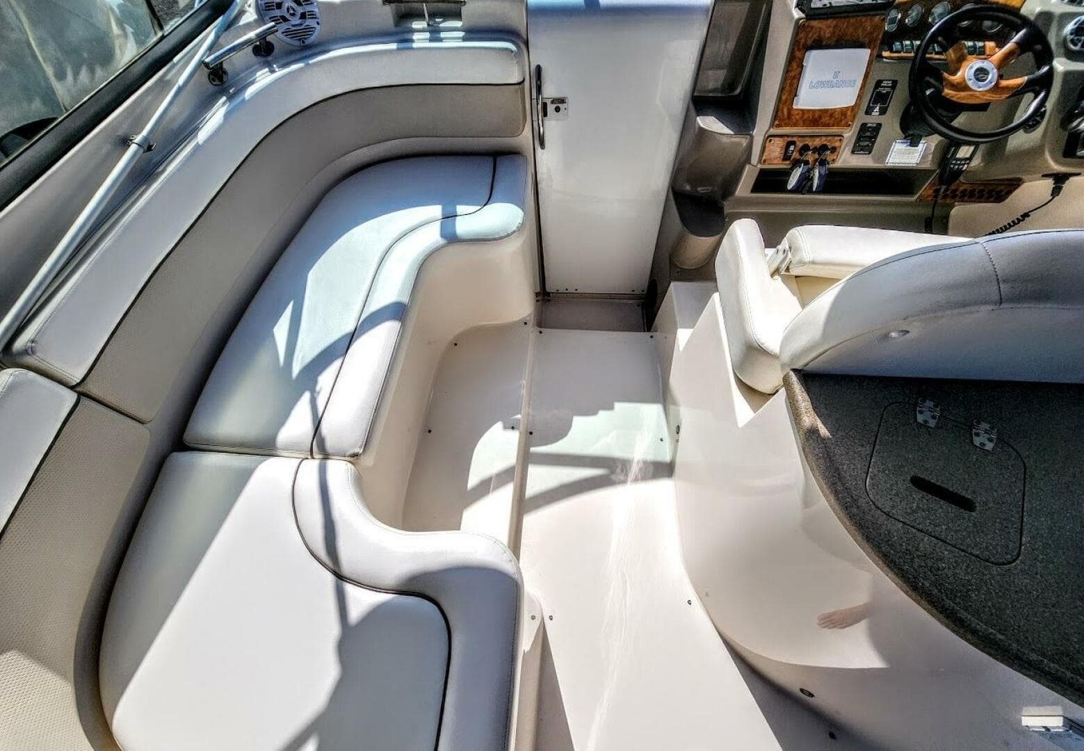 2007 Rinker 320 Express — photo 9