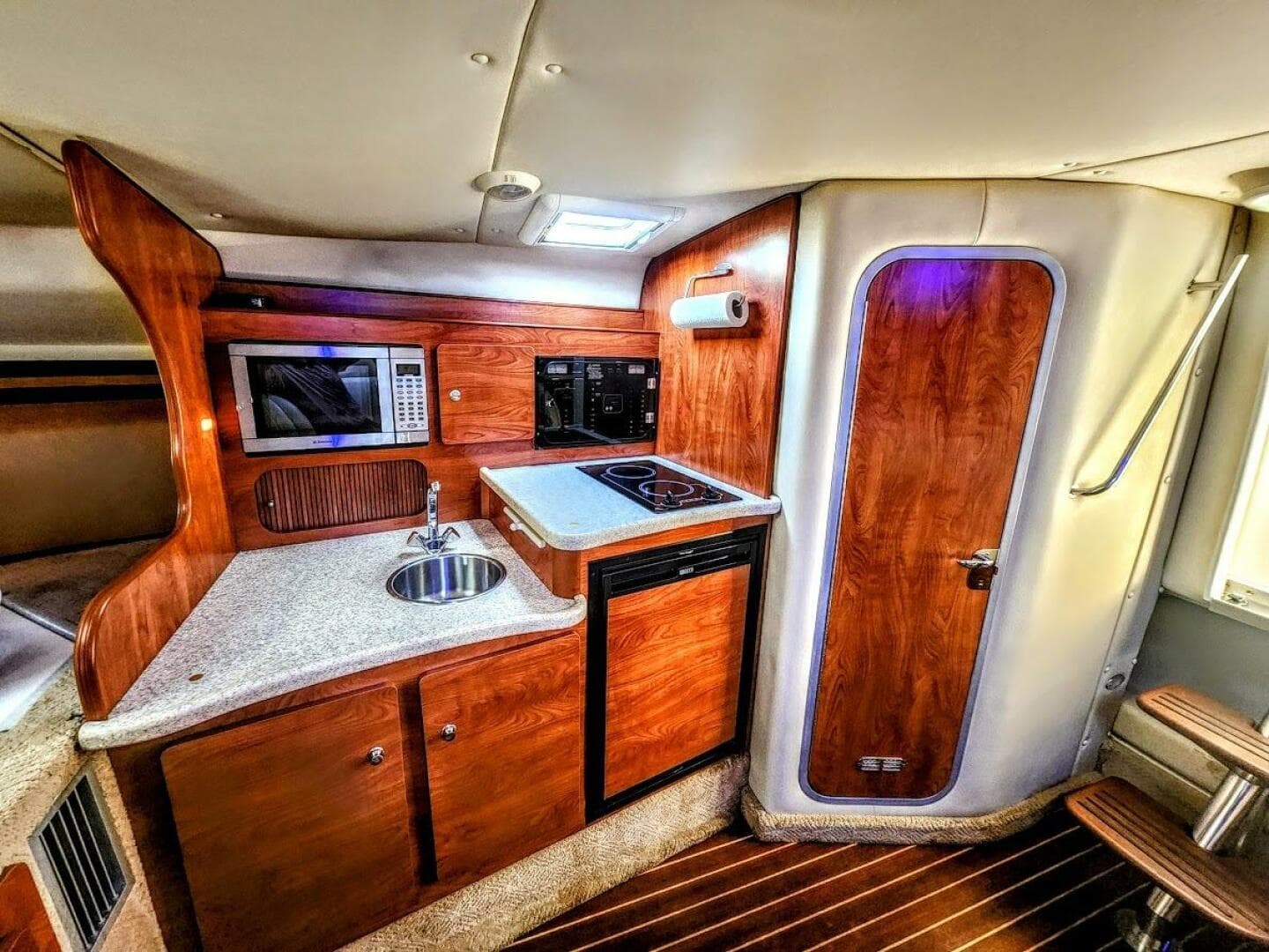 2007 Rinker 320 Express — photo 22