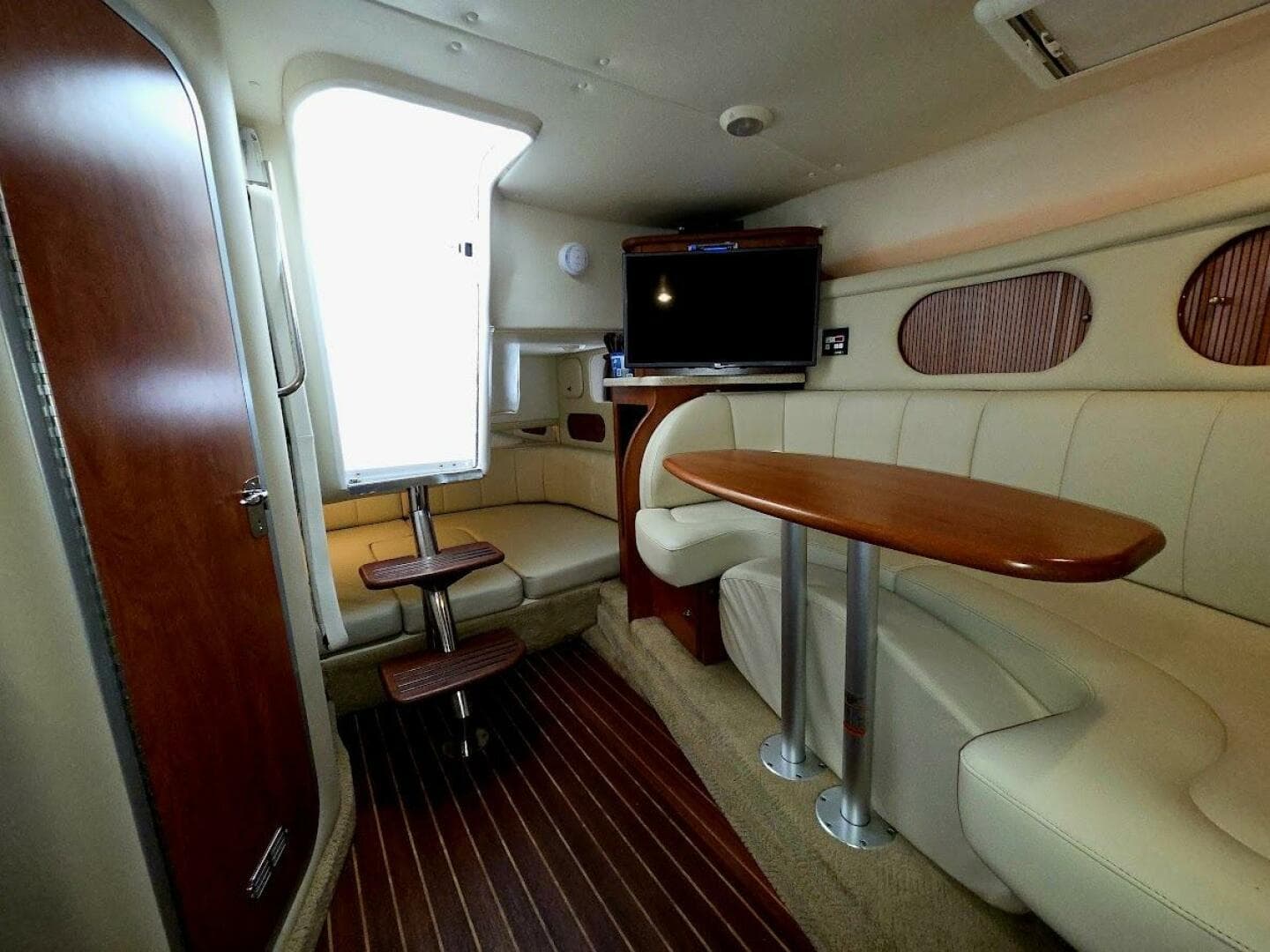 2007 Rinker 320 Express — photo 28