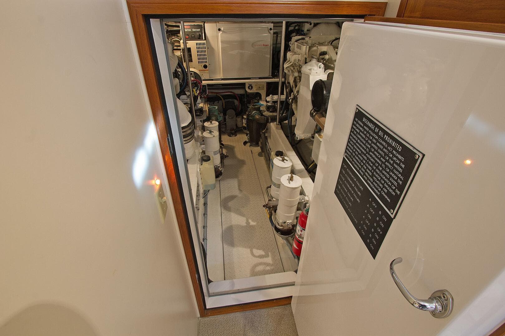 2004 Dettling Express Cruiser — photo 22