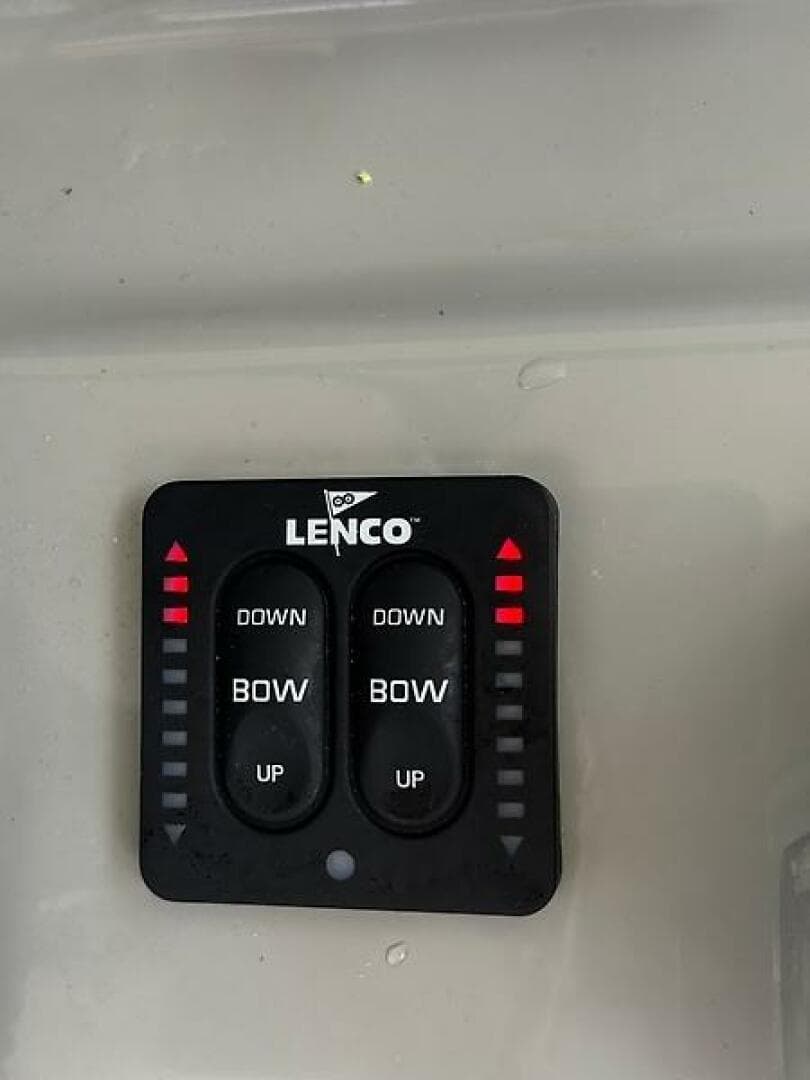 2014 Boston Whaler 350 Outrage — photo 26