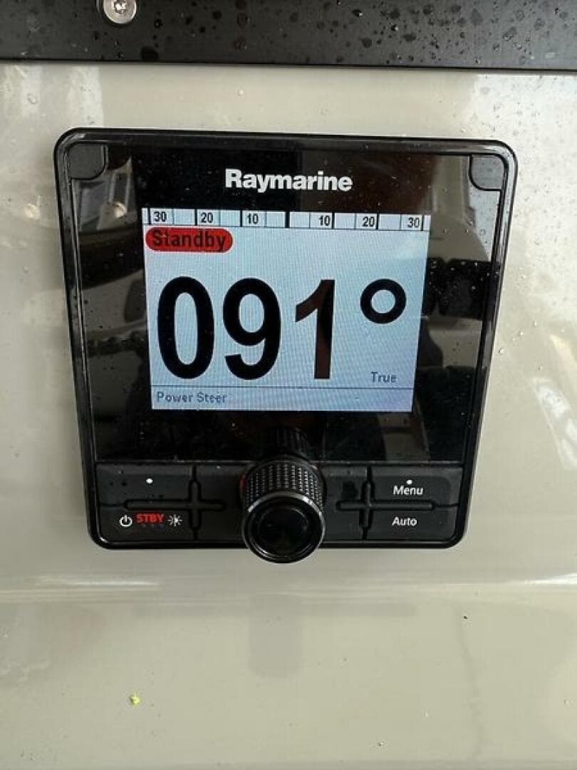 2014 Boston Whaler 350 Outrage — photo 25