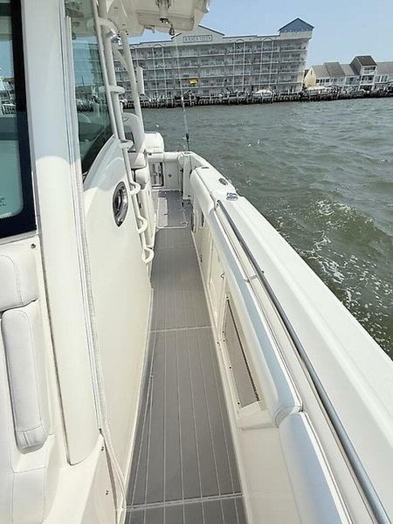 2014 Boston Whaler 350 Outrage — photo 34