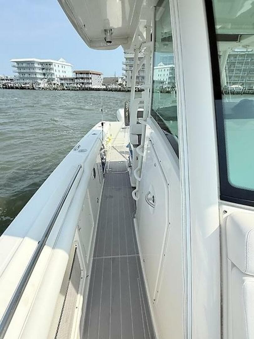 2014 Boston Whaler 350 Outrage — photo 33
