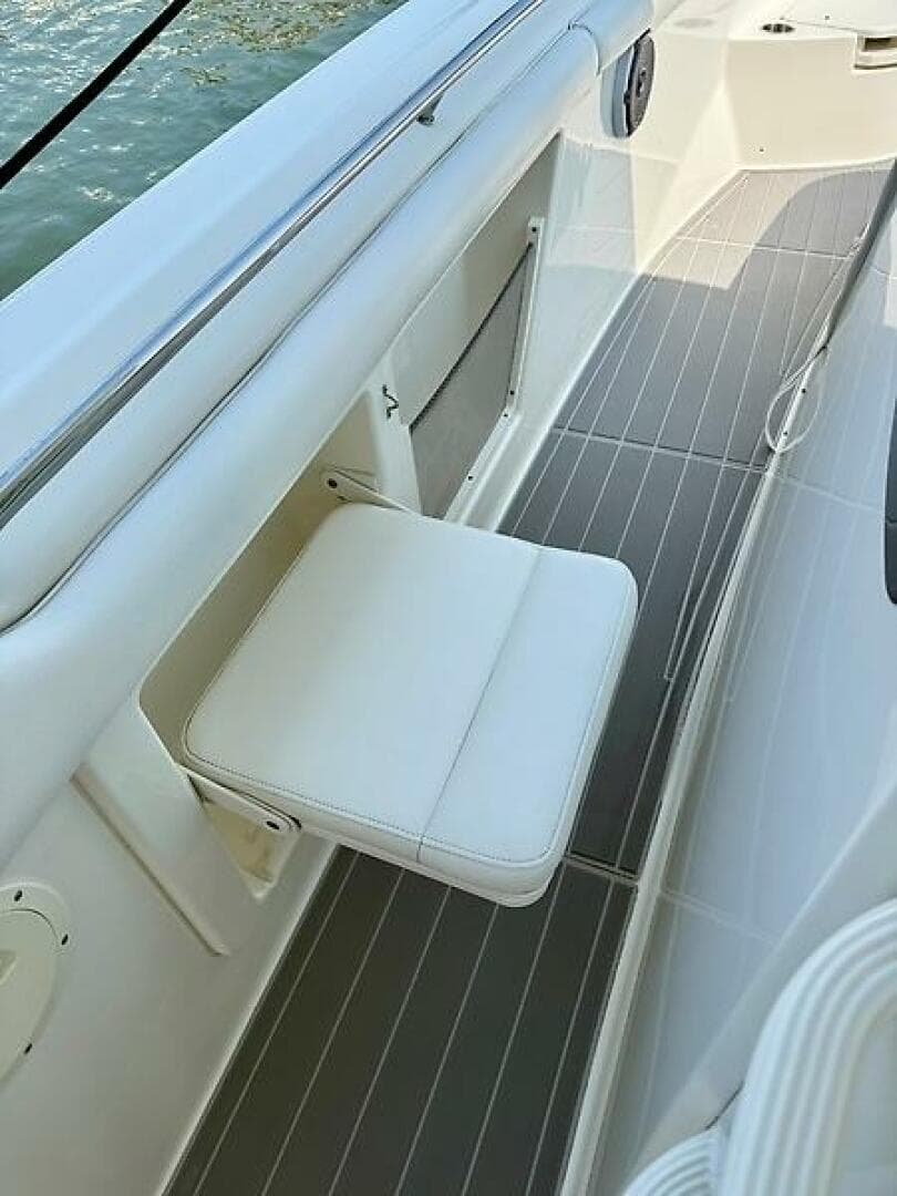 2014 Boston Whaler 350 Outrage — photo 65