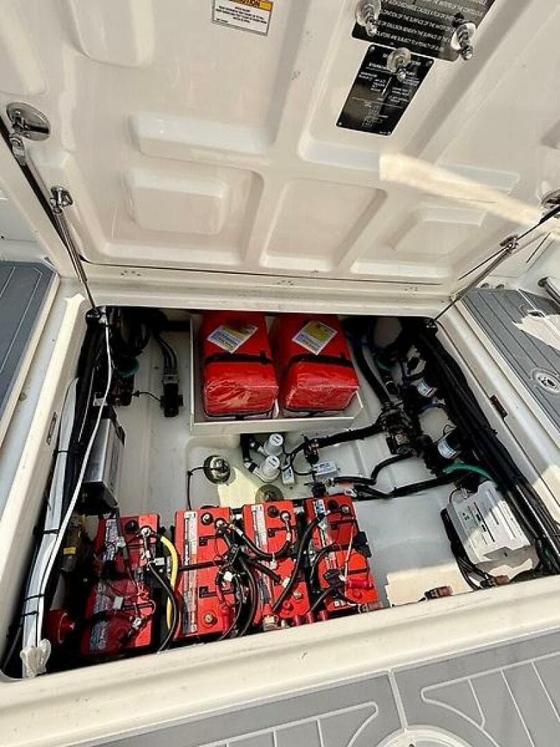 2014 Boston Whaler 350 Outrage — photo 51