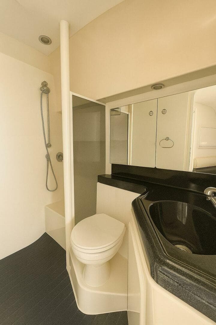 1996 Wellcraft 45 Excalibur — photo 24