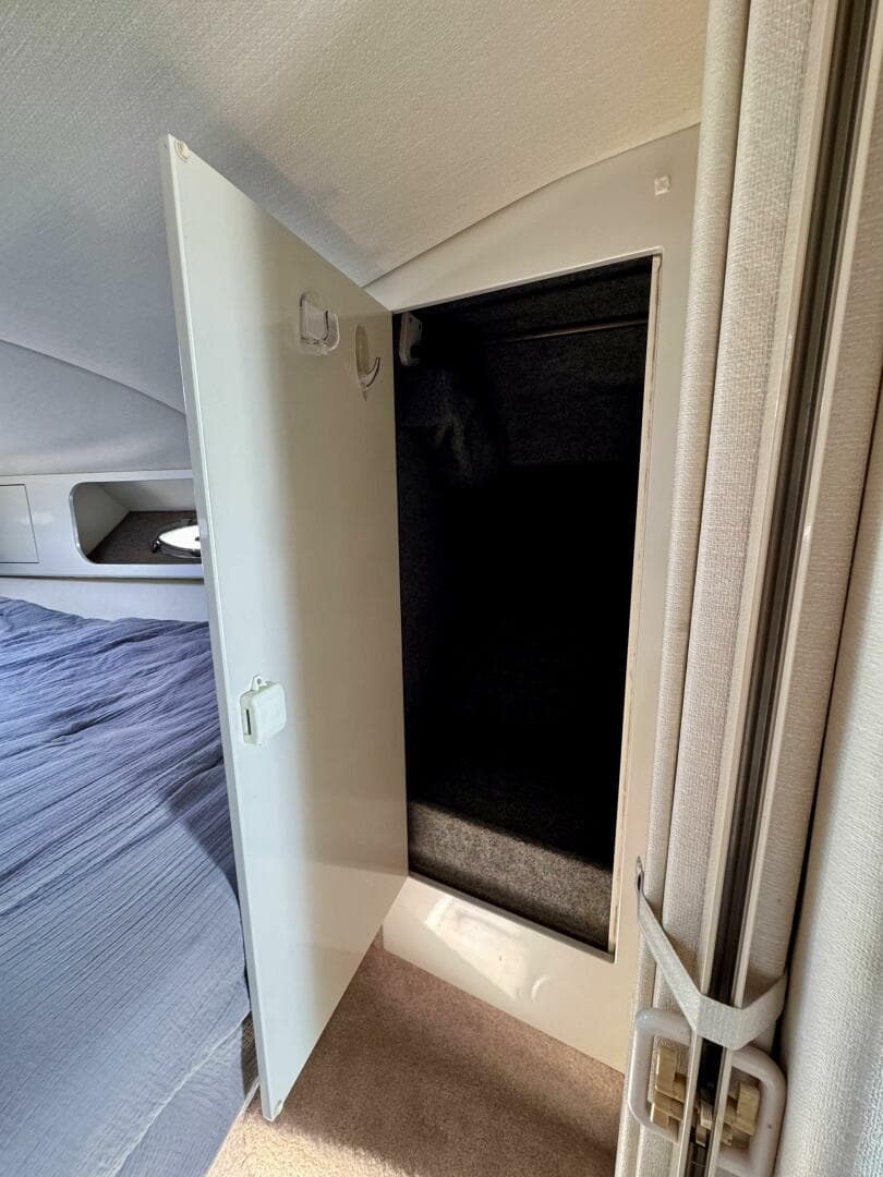 1996 Wellcraft 45 Excalibur — photo 17