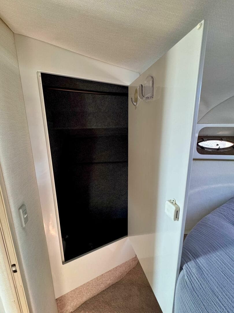 1996 Wellcraft 45 Excalibur — photo 19