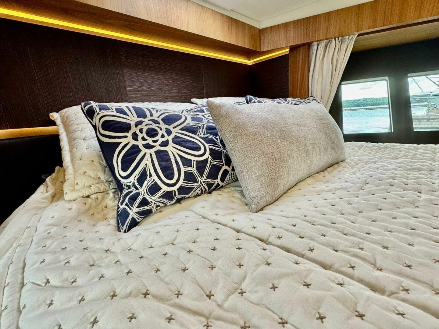 2016 Absolute 45 Sport Yacht — photo 71