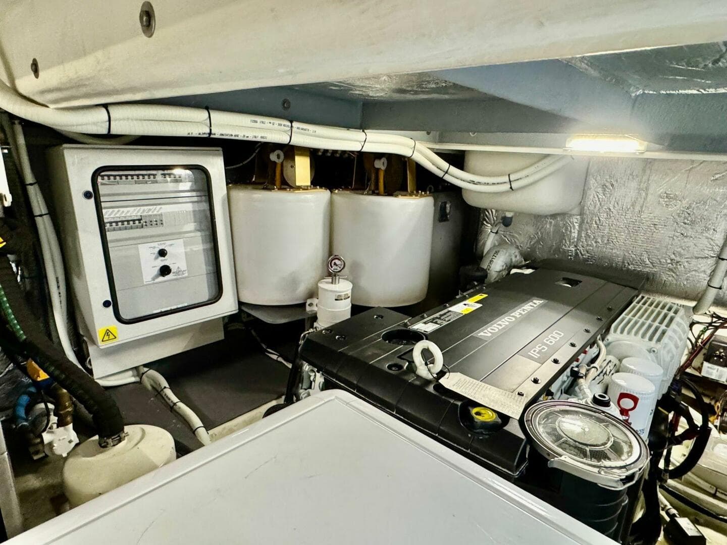 2016 Absolute 45 Sport Yacht — photo 96