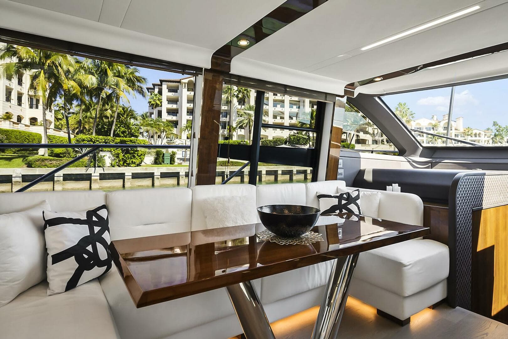 2021 Fairline Squadron 68 — photo 23