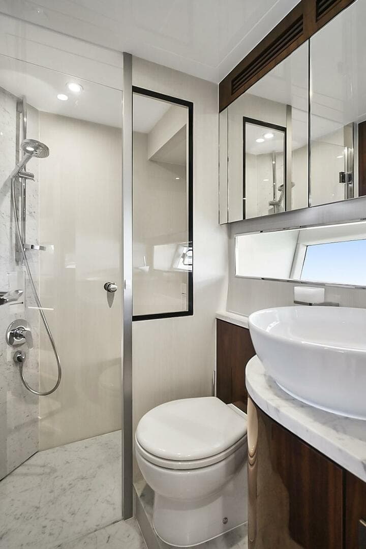 2021 Fairline Squadron 68 — photo 44