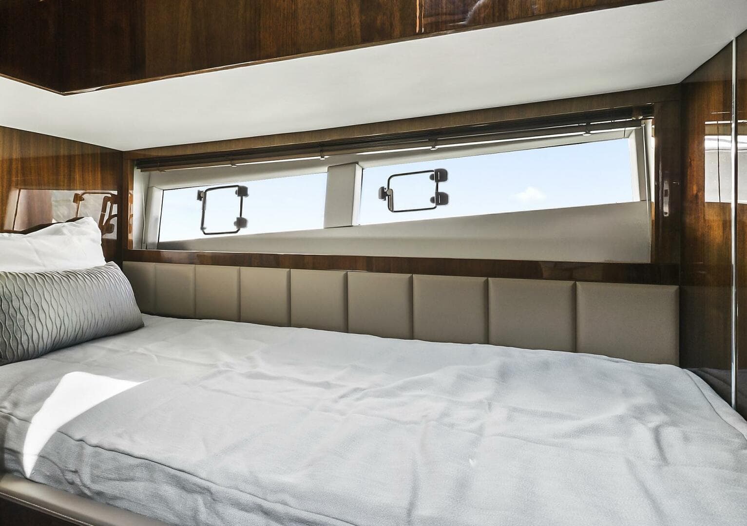 2021 Fairline Squadron 68 — photo 31