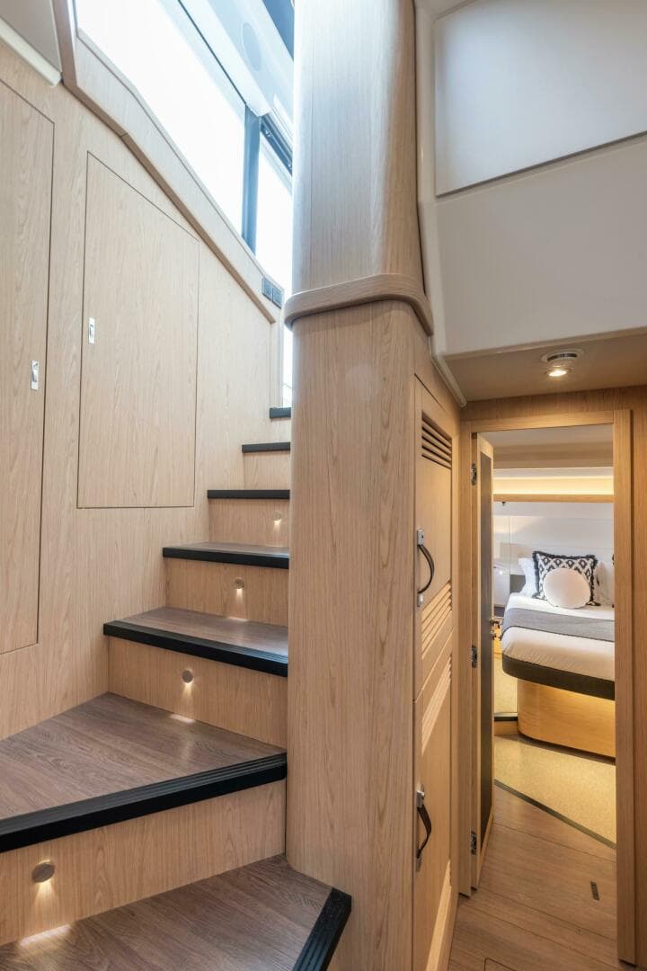 2026 Beneteau Swift Trawler 54 — photo 8