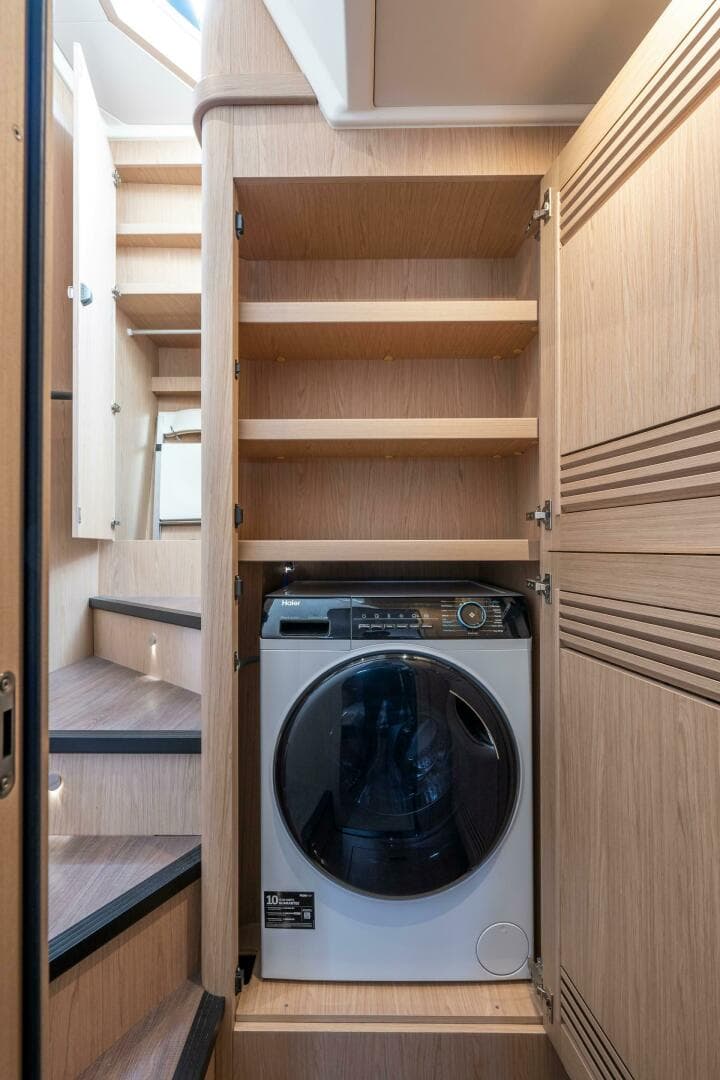 2026 Beneteau Swift Trawler 54 — photo 15