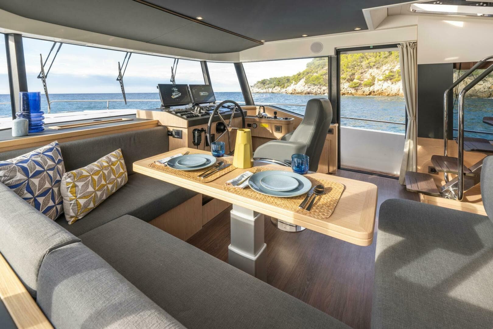 2026 Beneteau Swift Trawler 54 — photo 6
