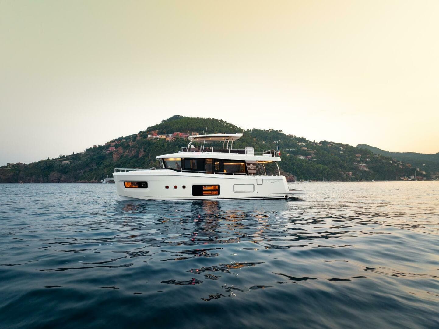 2026 Beneteau Swift Trawler 54 — photo 29