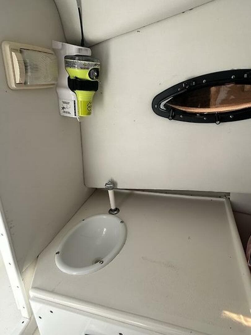 1999 Cobia 240 WA — photo 9