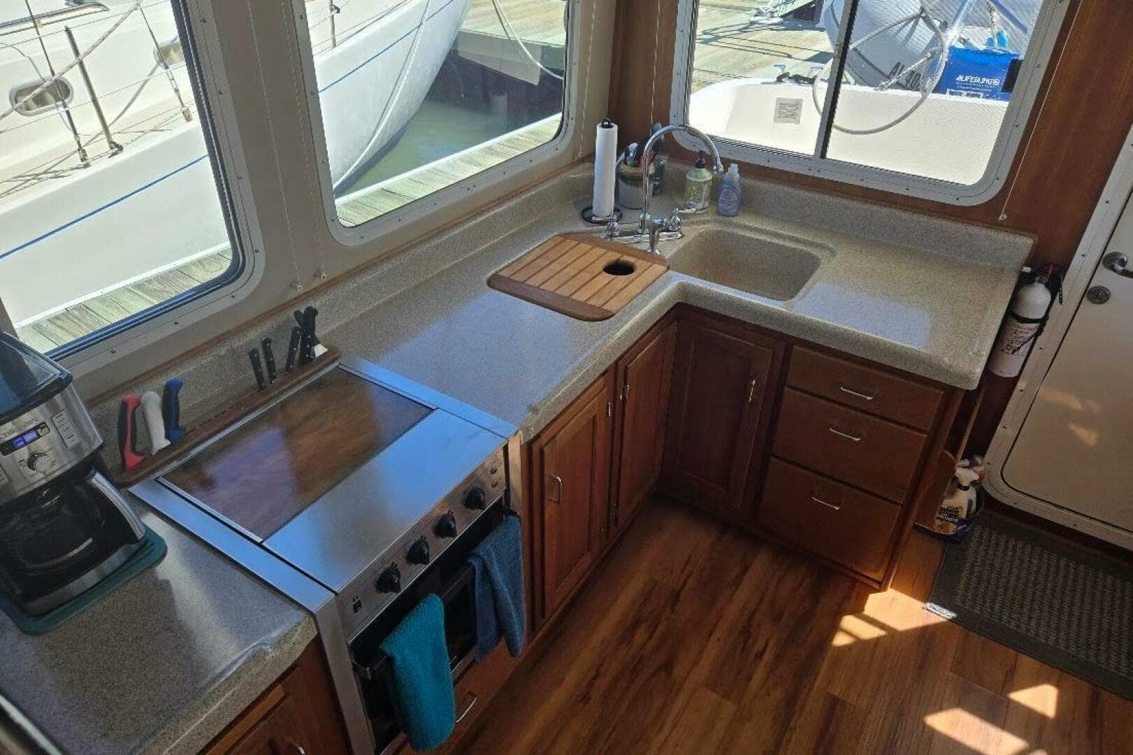 2005 American Tug 34 Pilothouse — photo 5