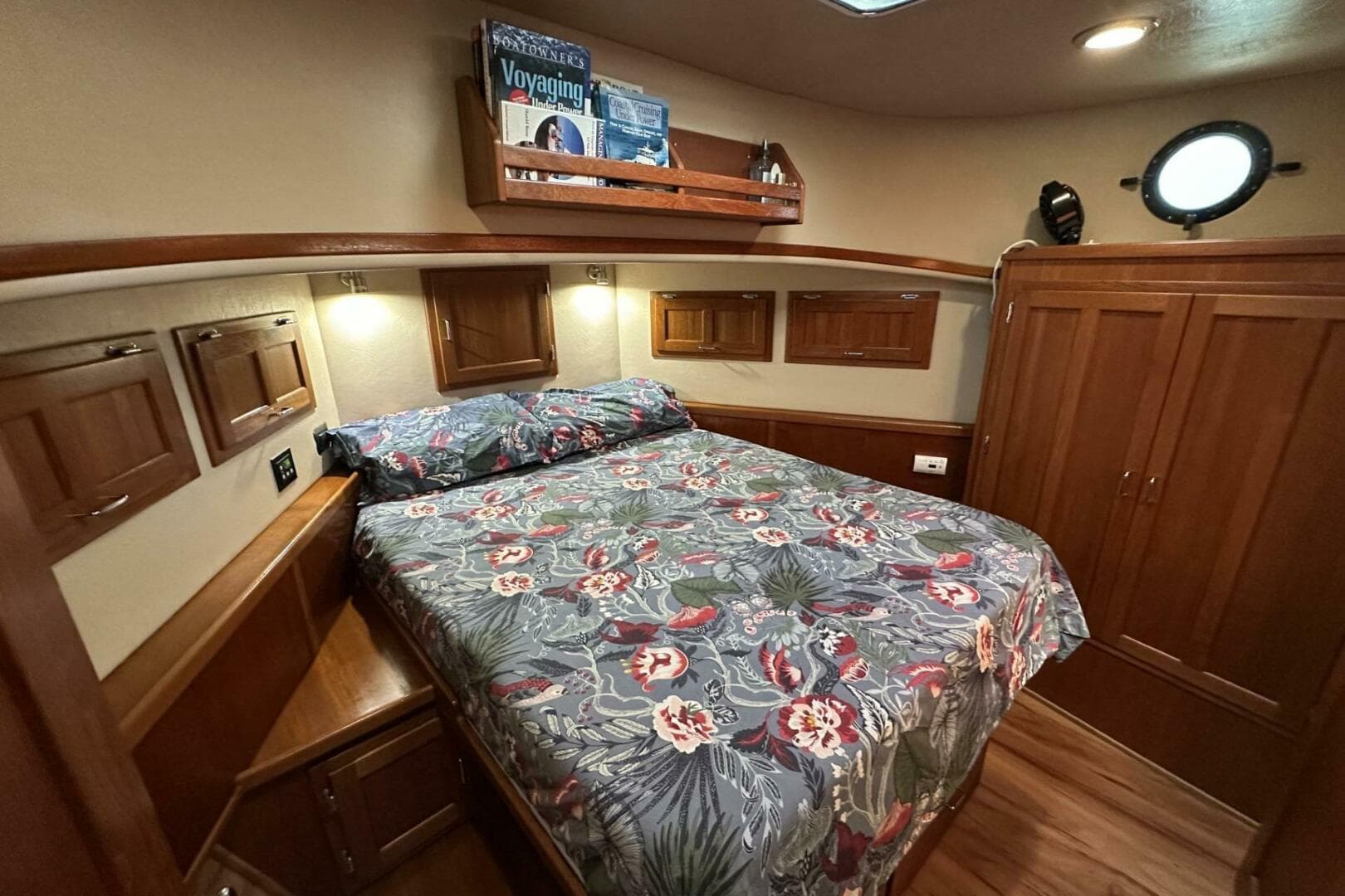 2005 American Tug 34 Pilothouse — photo 16