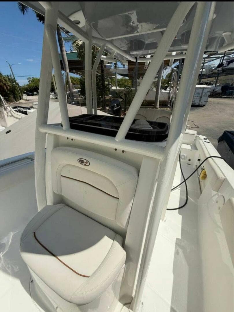 2021 Sea Hunt Ultra 234 — photo 9