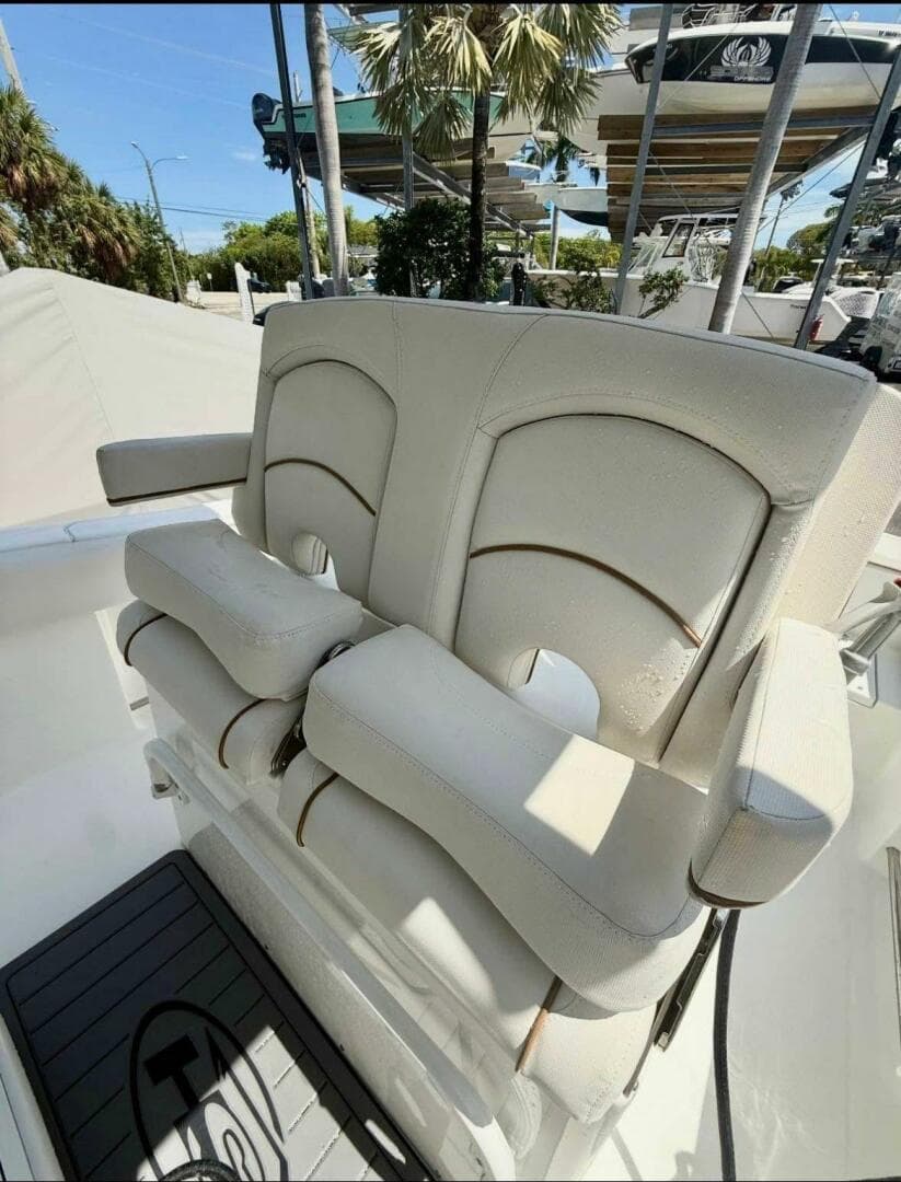 2021 Sea Hunt Ultra 234 — photo 8