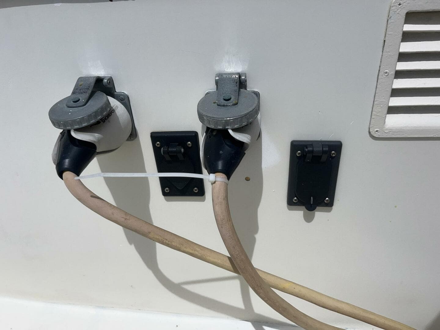 1979 Grand Banks 42 Classic — photo 17