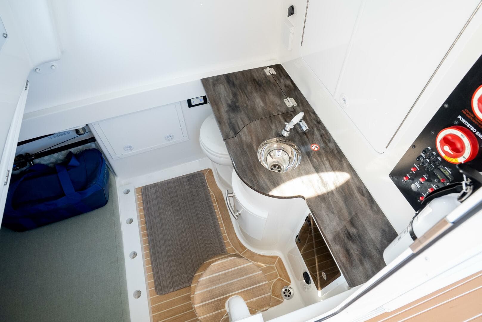 2021 Regulator 34 — photo 18