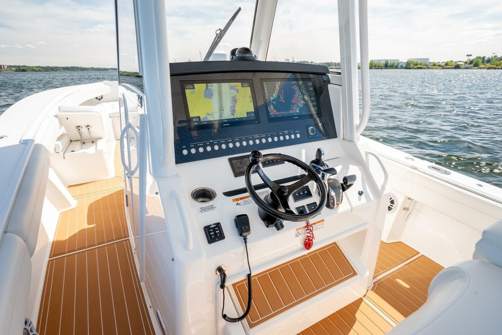 2021 Regulator 34 — photo 13