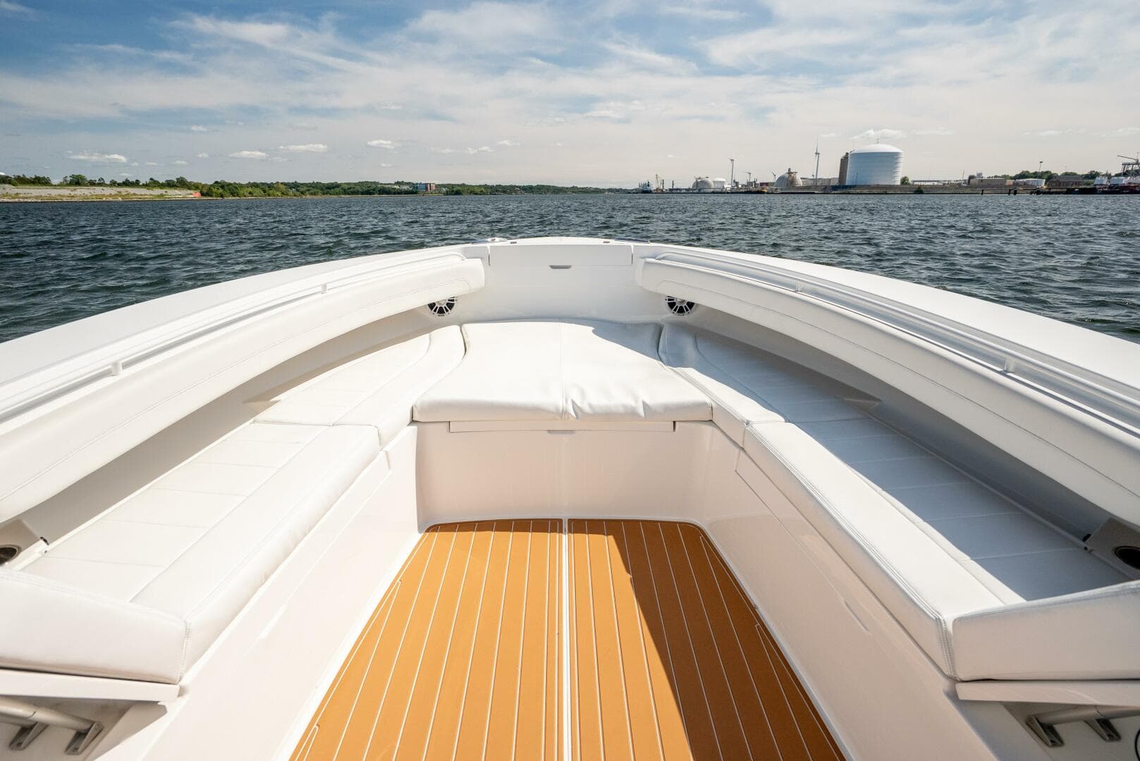 2021 Regulator 34 — photo 16