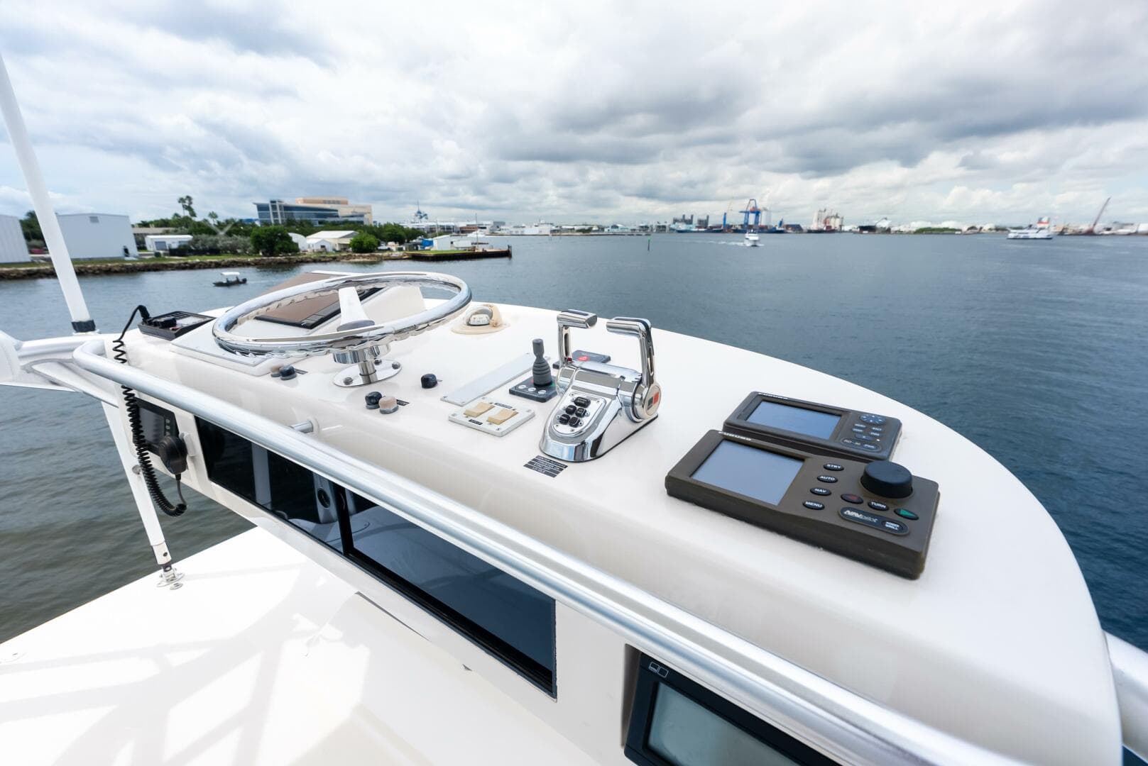 2006 Viking 68 Enclosed Bridge — photo 80