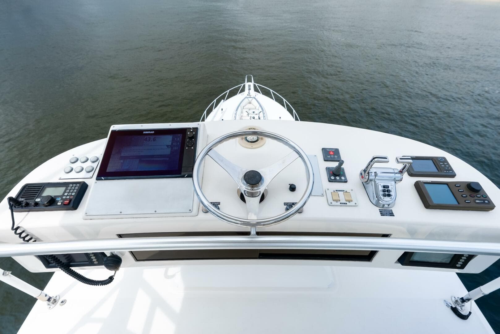 2006 Viking 68 Enclosed Bridge — photo 4