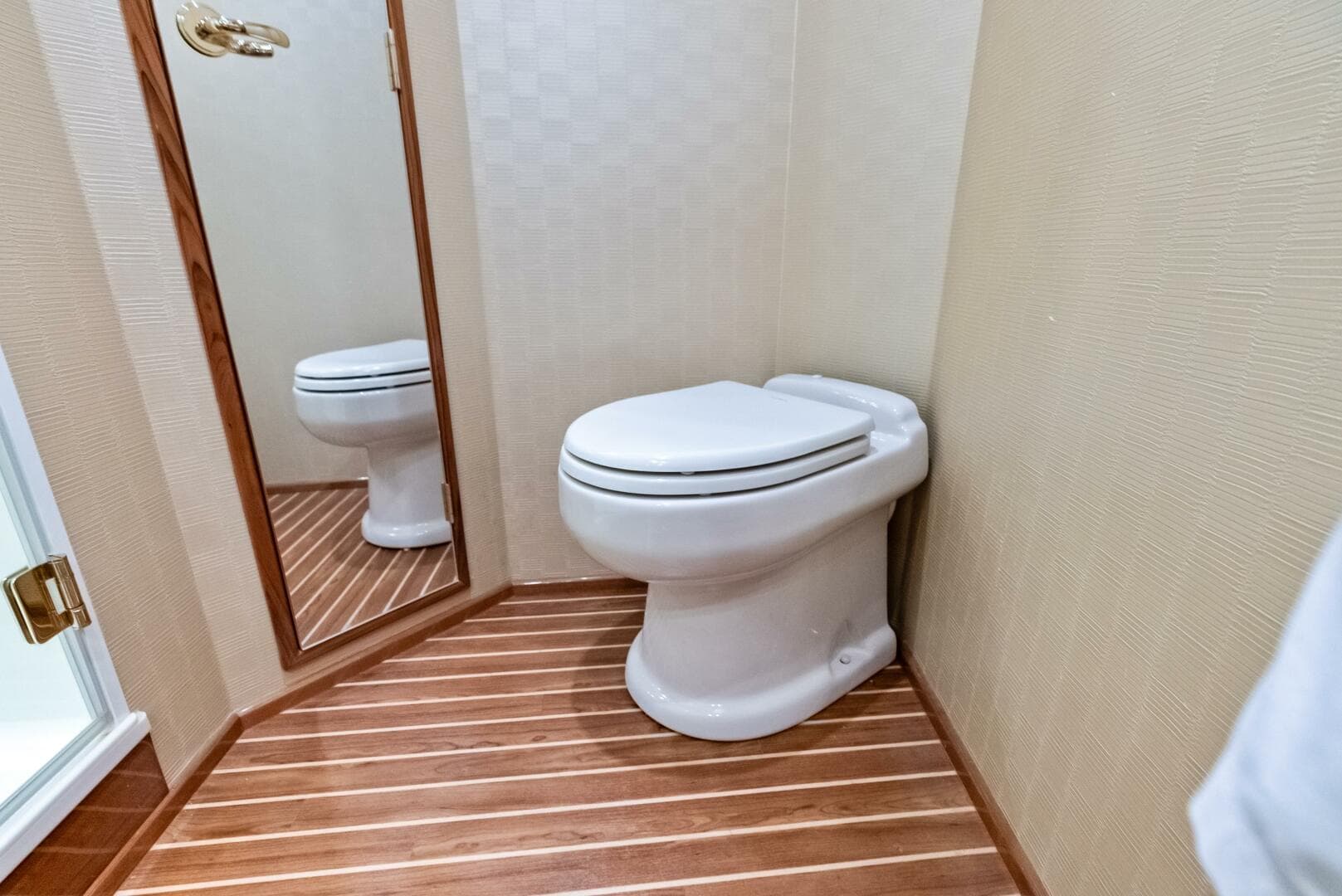 2006 Viking 68 Enclosed Bridge — photo 42