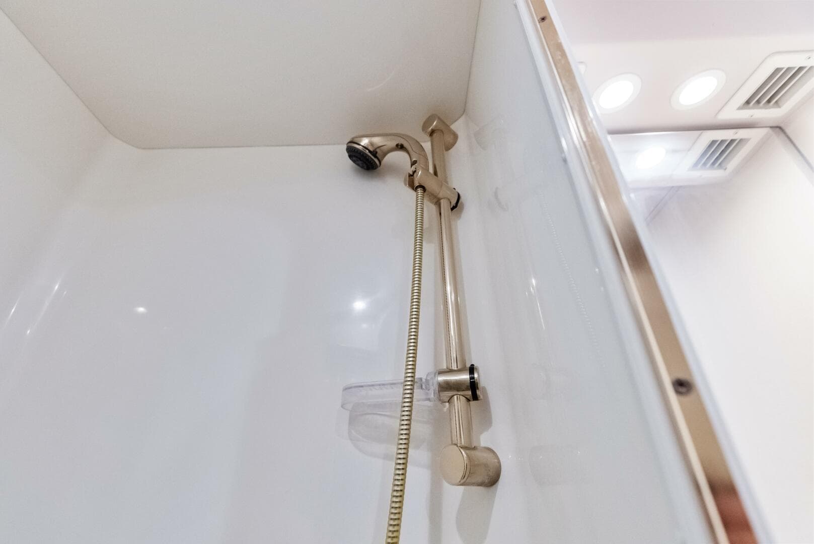 2006 Viking 68 Enclosed Bridge — photo 28