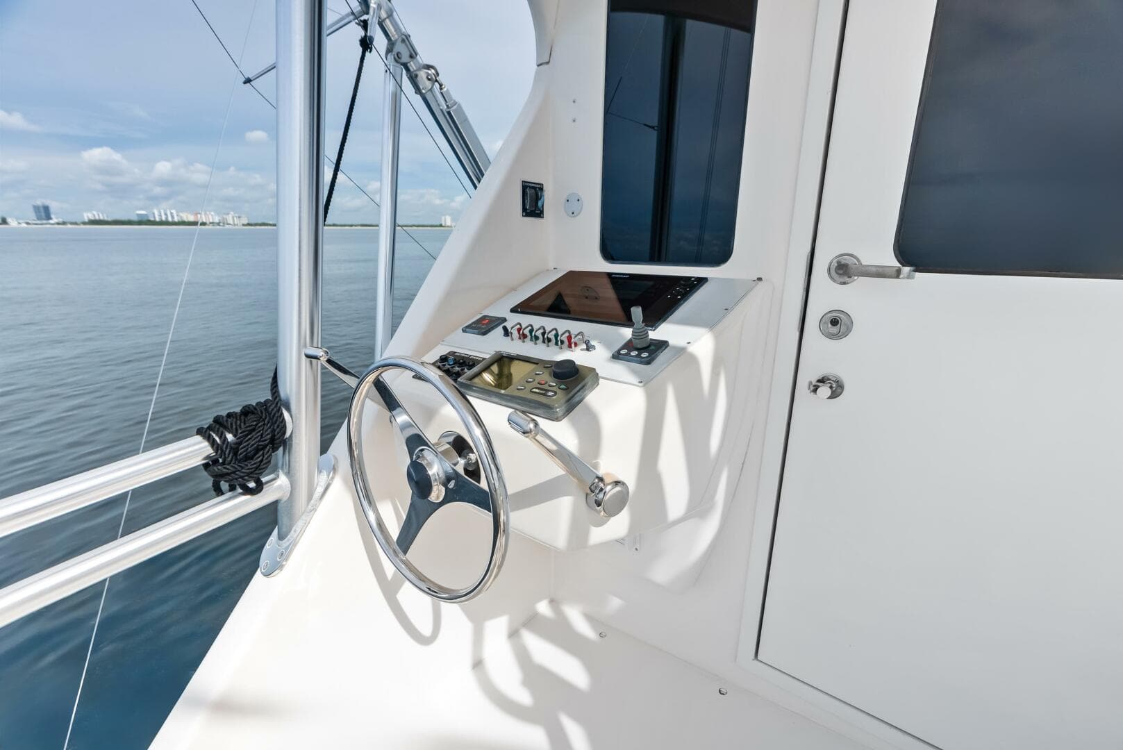 2006 Viking 68 Enclosed Bridge — photo 5