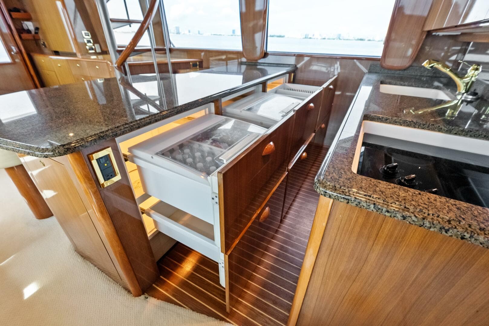 2006 Viking 68 Enclosed Bridge — photo 20