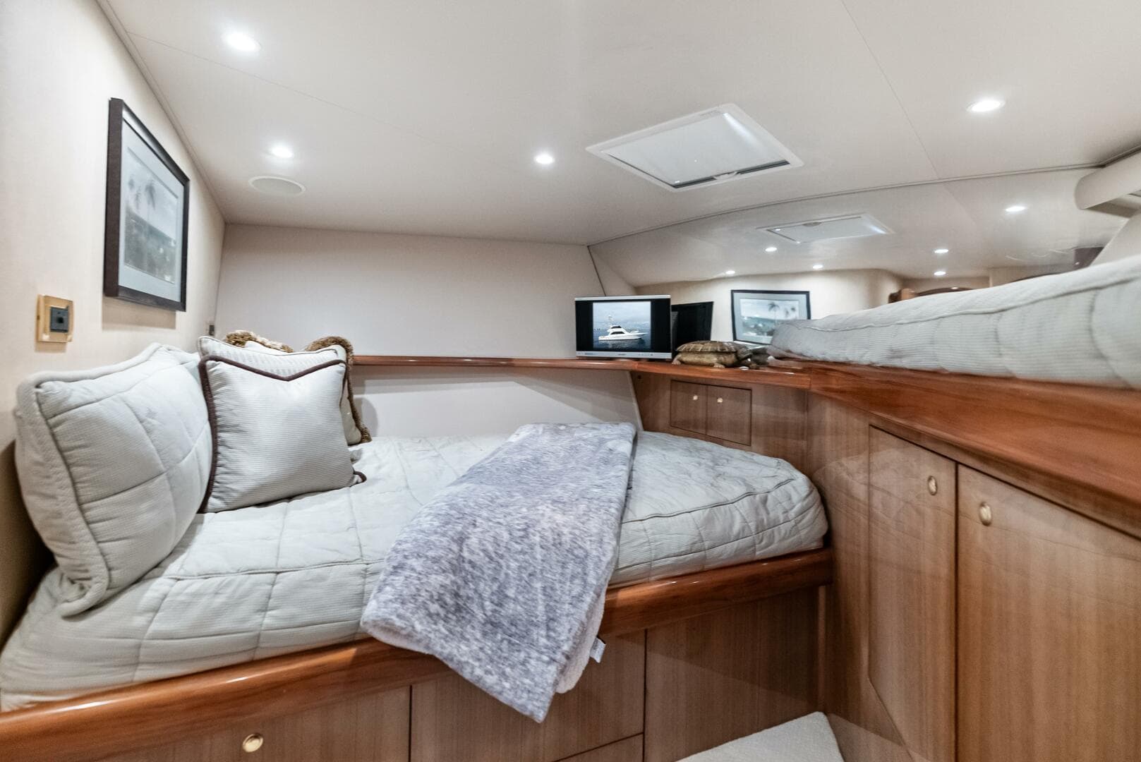 2006 Viking 68 Enclosed Bridge — photo 46