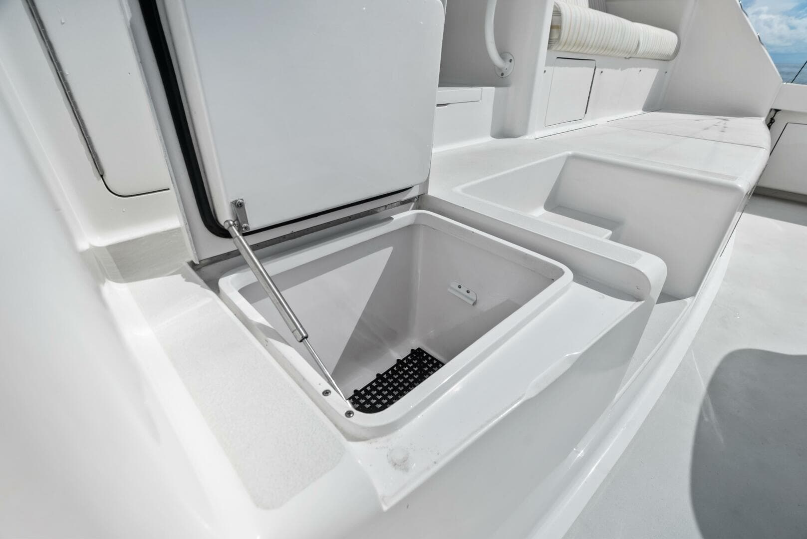 2006 Viking 68 Enclosed Bridge — photo 64