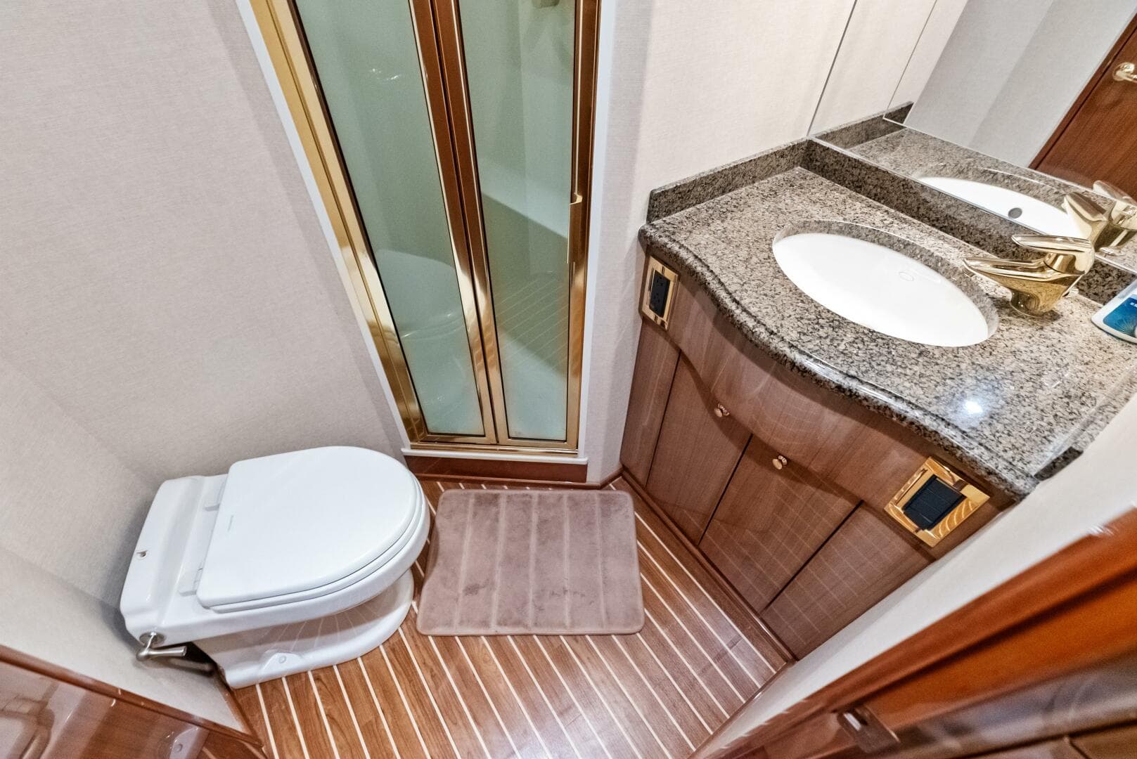 2006 Viking 68 Enclosed Bridge — photo 34