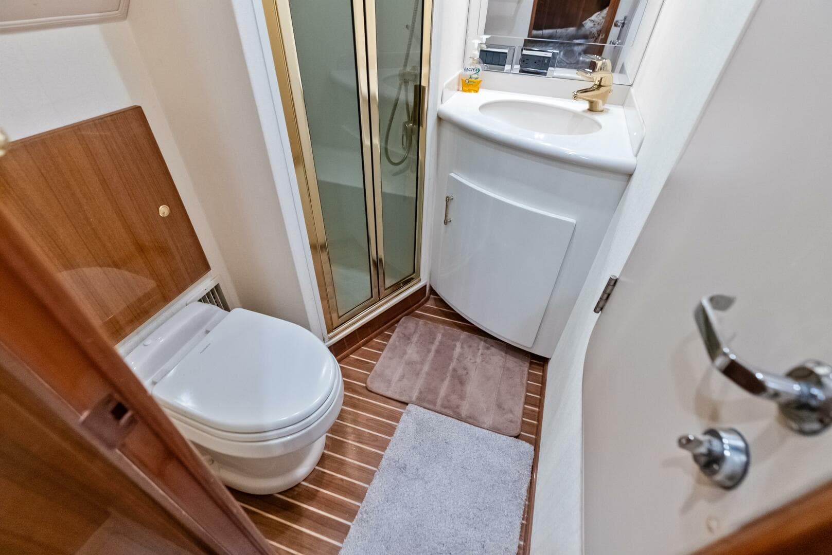 2006 Viking 68 Enclosed Bridge — photo 26